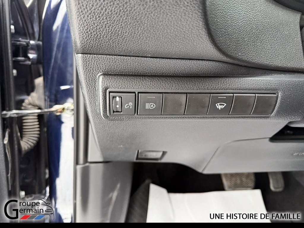 2022 Toyota COROLLA in Donnacona, Quebec - 35 - w1024h768px