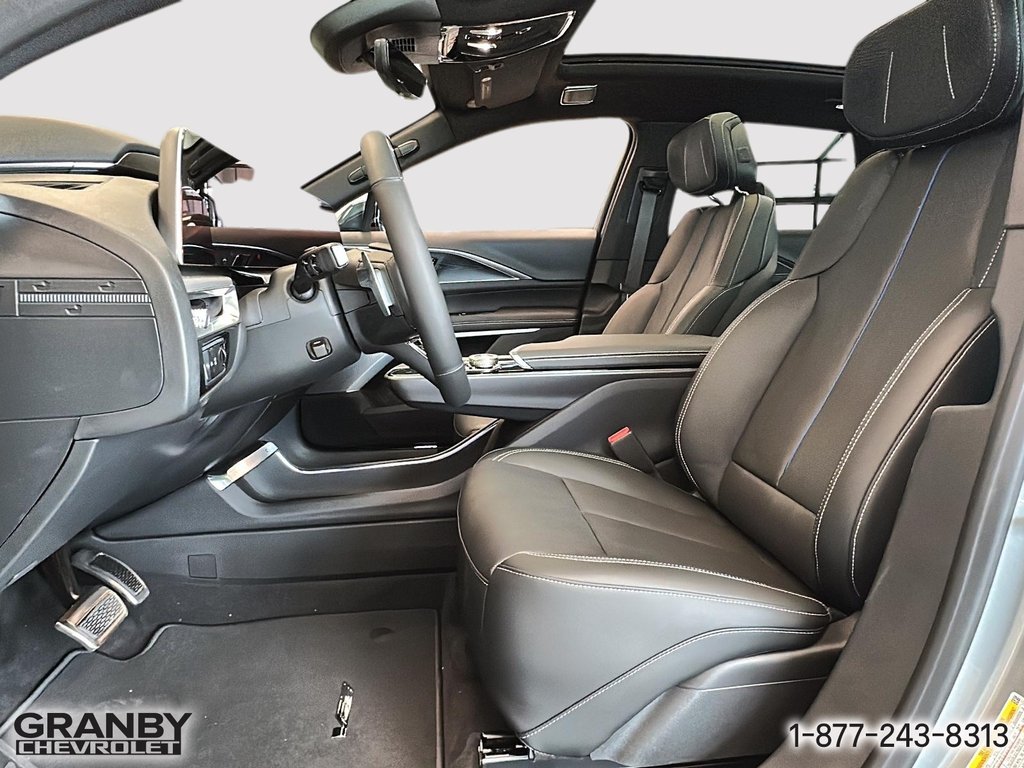 2026 Cadillac LYRIQ-V ELECTRIC AWD (1SV) in Granby, Quebec - 10 - w1024h768px