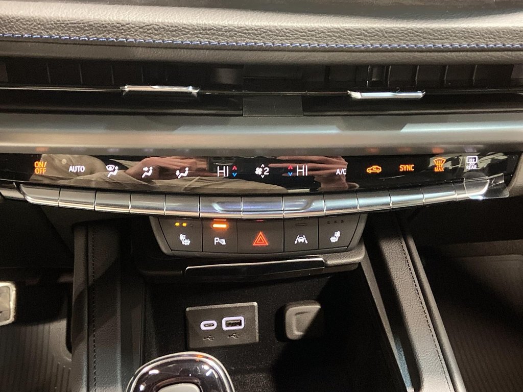 2024 Cadillac XT4 in Granby, Quebec - 15 - w1024h768px
