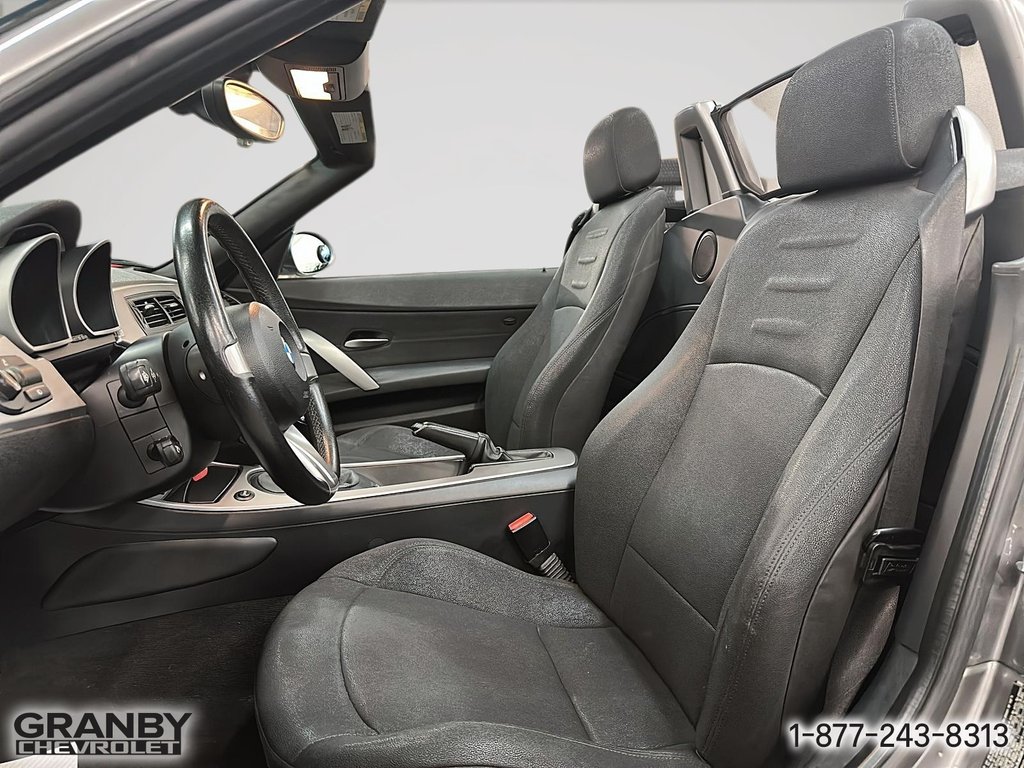 2005 BMW Z4 in Granby, Quebec - 11 - w1024h768px