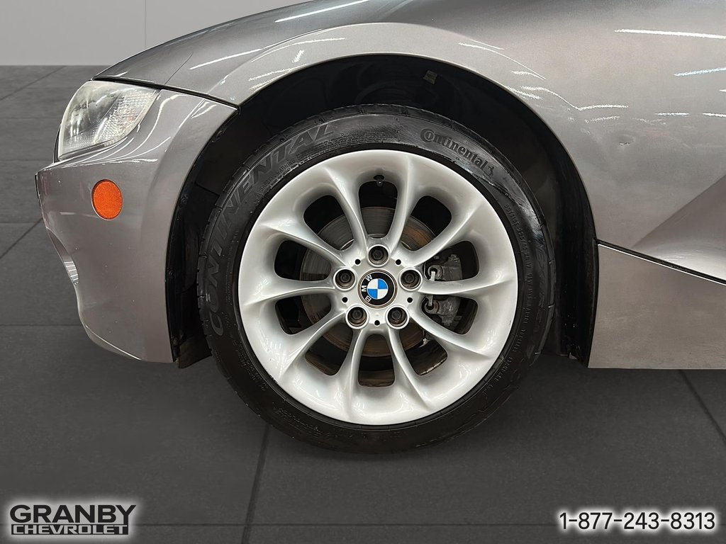 2005 BMW Z4 in Granby, Quebec - 10 - w1024h768px