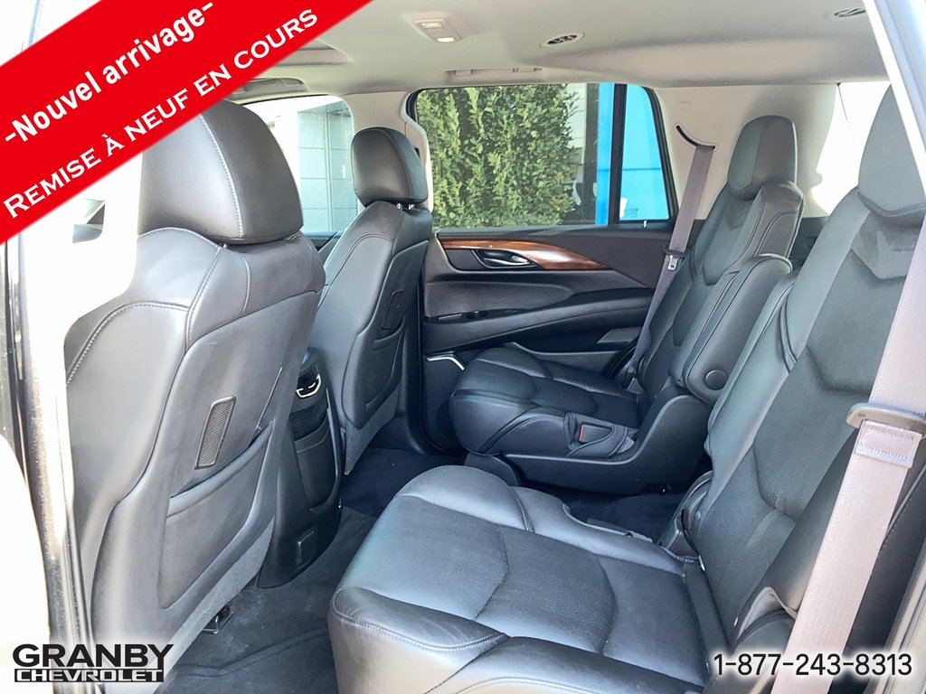 Cadillac Escalade Luxury Collection 2016 à Granby, Québec - 10 - w1024h768px