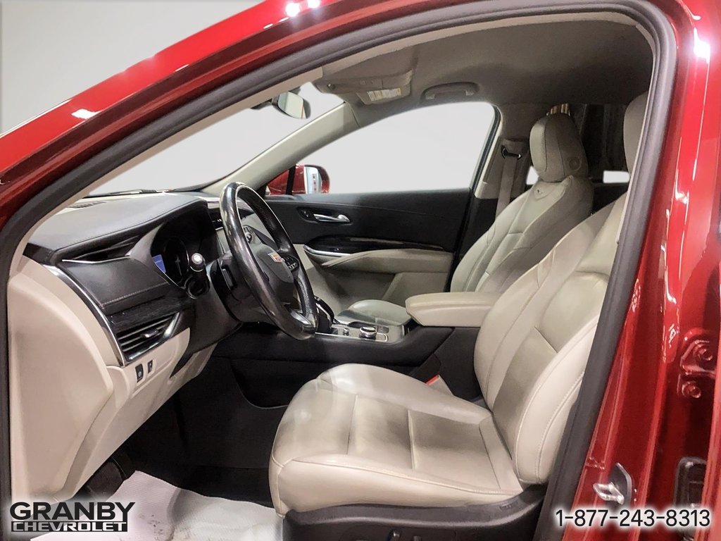 2020 Cadillac XT4 in Granby, Quebec - 13 - w1024h768px