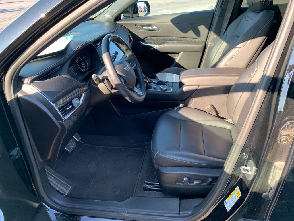 2021 Cadillac XT4 in Granby, Quebec - 8 - w1024h768px