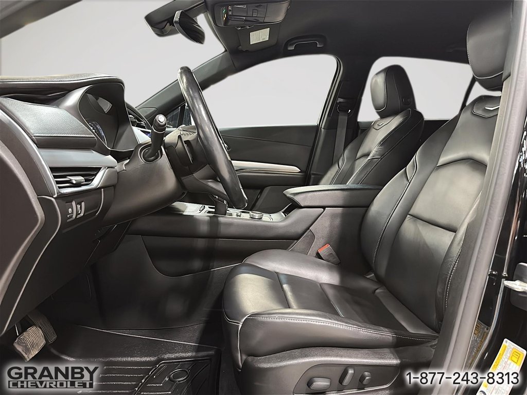 2021 Cadillac XT4 AWD Premium Luxury in Granby, Quebec - 12 - w1024h768px
