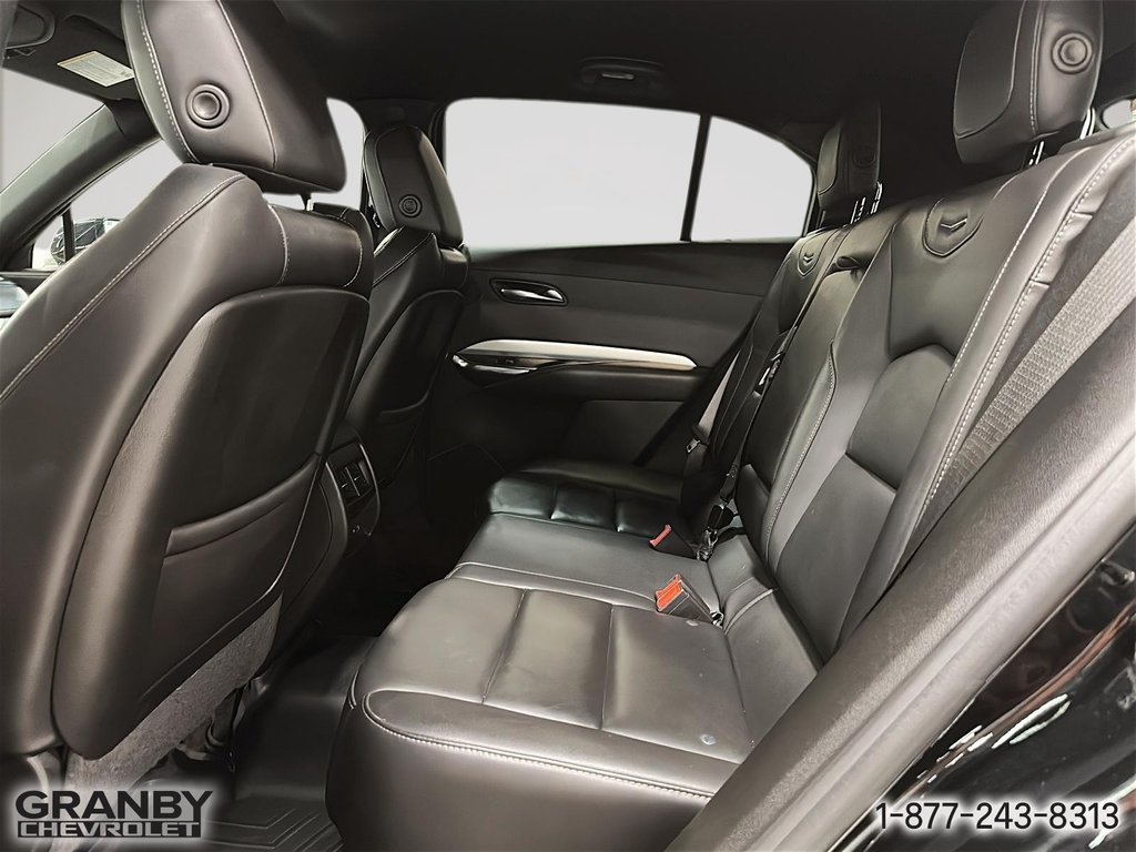 2021 Cadillac XT4 AWD Premium Luxury in Granby, Quebec - 13 - w1024h768px