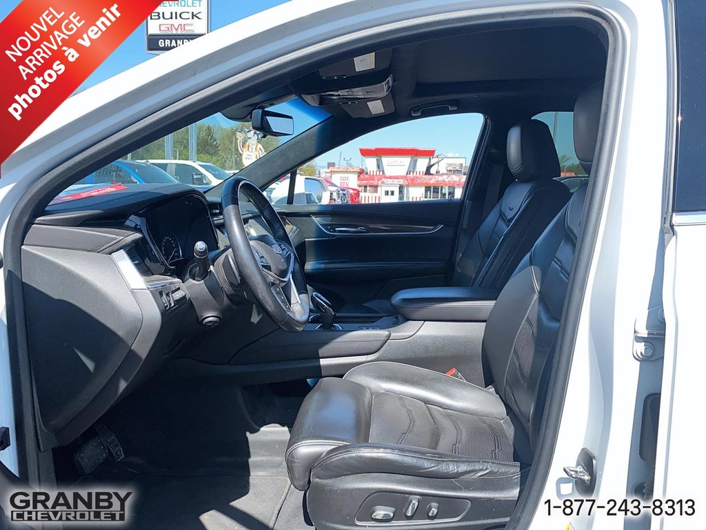 2017 Cadillac XT5 Platinum AWD in Granby, Quebec - 11 - w1024h768px