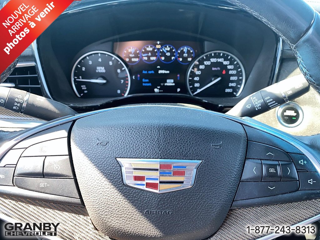 2017 Cadillac XT5 Platinum AWD in Granby, Quebec - 13 - w1024h768px
