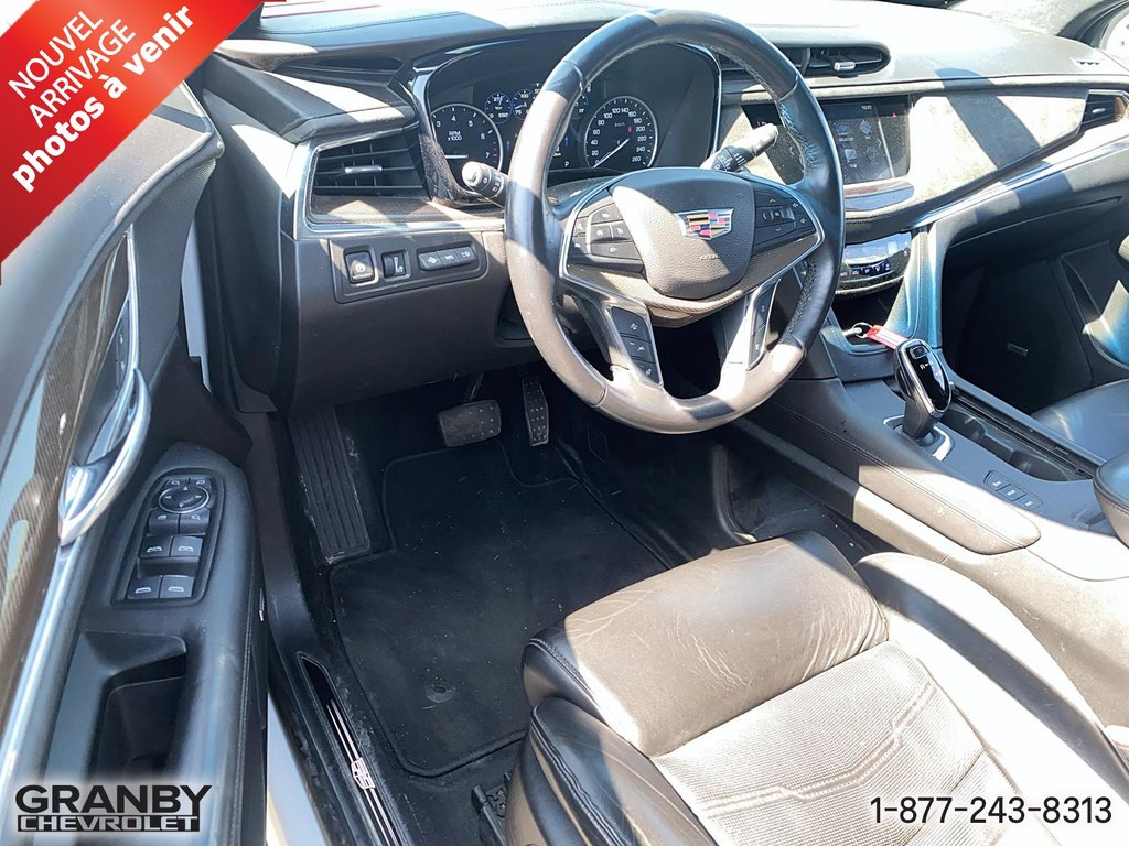 2017 Cadillac XT5 Platinum AWD in Granby, Quebec - 10 - w1024h768px