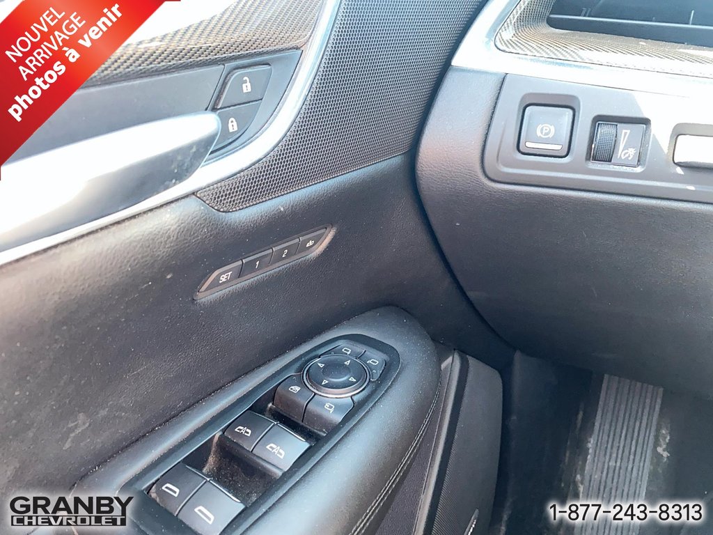 2017 Cadillac XT5 Platinum AWD in Granby, Quebec - 12 - w1024h768px