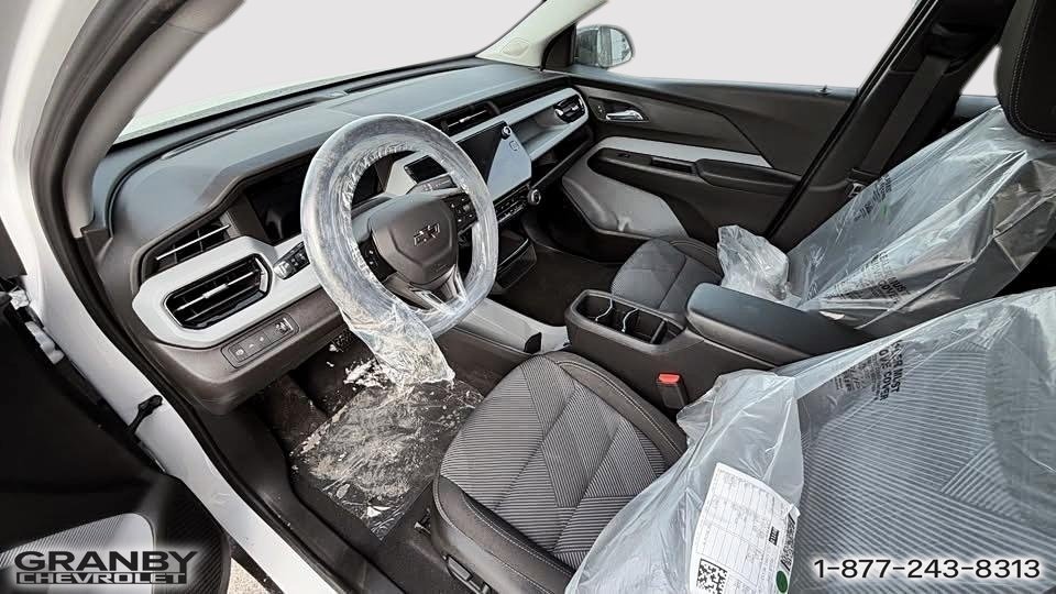2027 Chevrolet Bolt EV in Granby, Quebec - 3 - w1024h768px