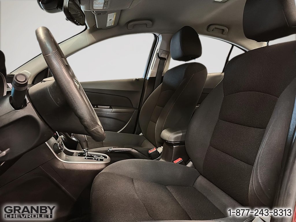 2015 Chevrolet Cruze 1LT autom in Granby, Quebec - 11 - w1024h768px