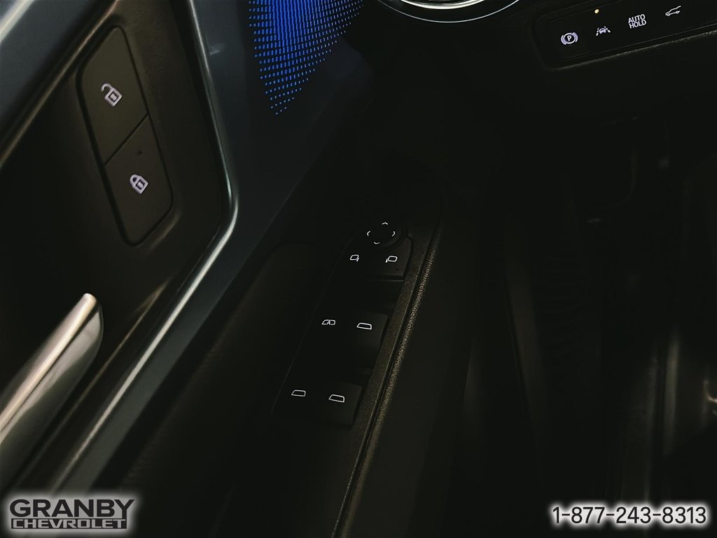 2025 Chevrolet Equinox EV LT GROUPE COMMODITE 2 TRACTION AVANT in Granby, Quebec - 15 - w1024h768px