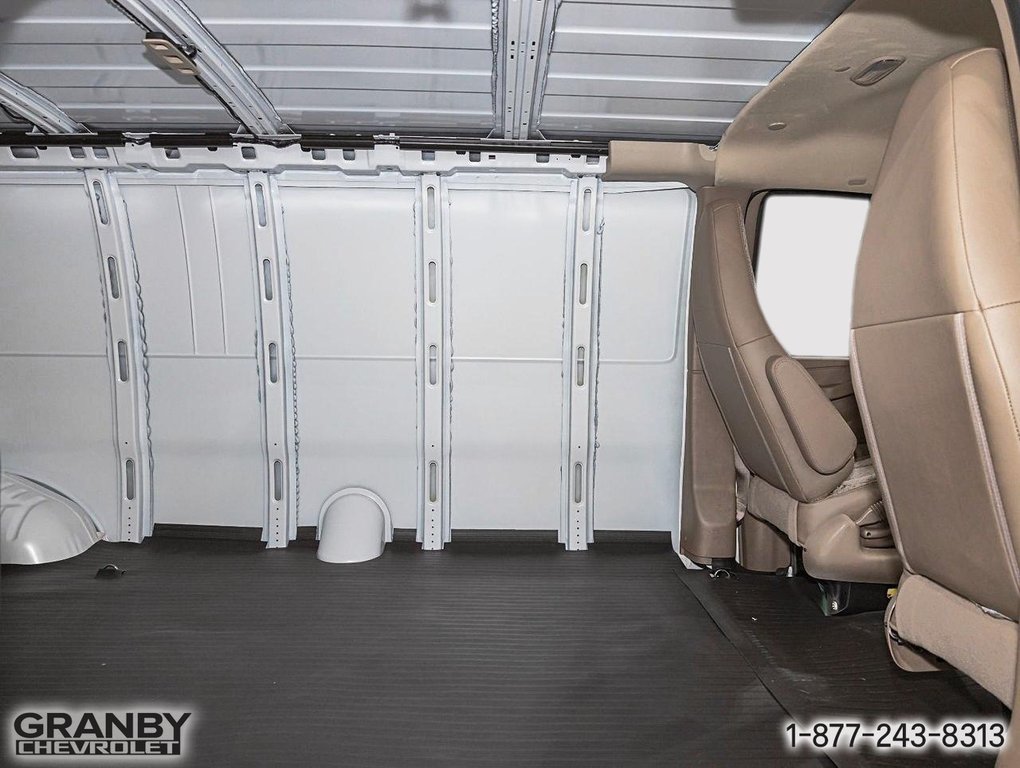 Chevrolet EXPRESS CARGO 2500 EXT WB (1WT)  2026 à Granby, Québec - 10 - w1024h768px