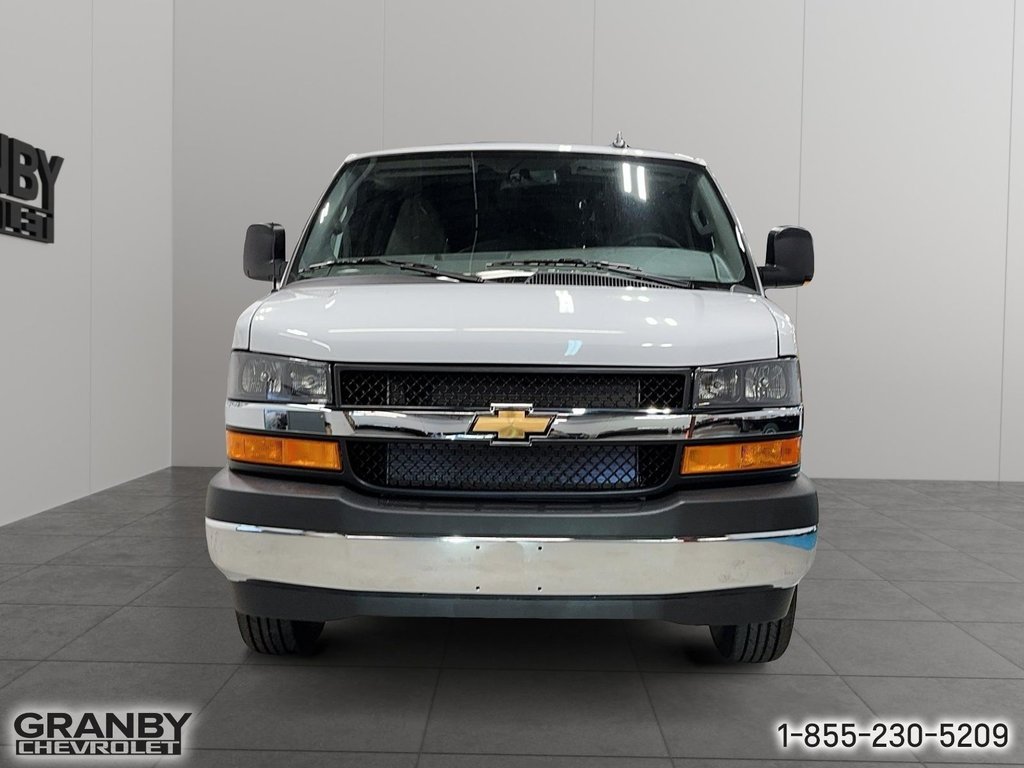 2024 Chevrolet Express Cargo 3500 in Granby, Quebec - 10 - w1024h768px