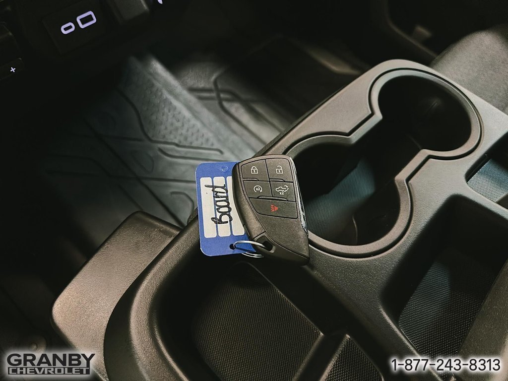 2026 Chevrolet K1500 SILVERADO CREW CAB CUSTOM STD/BOX (1CX) in Granby, Quebec - 19 - w1024h768px
