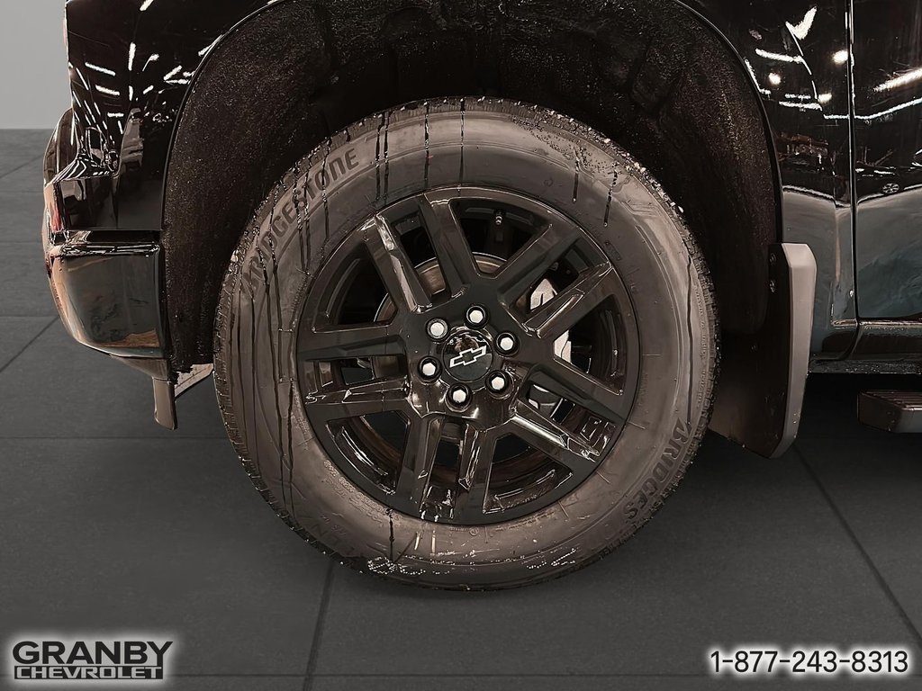 2026 Chevrolet K1500 SILVERADO CREW CAB CUSTOM STD/BOX (1CX) in Granby, Quebec - 9 - w1024h768px