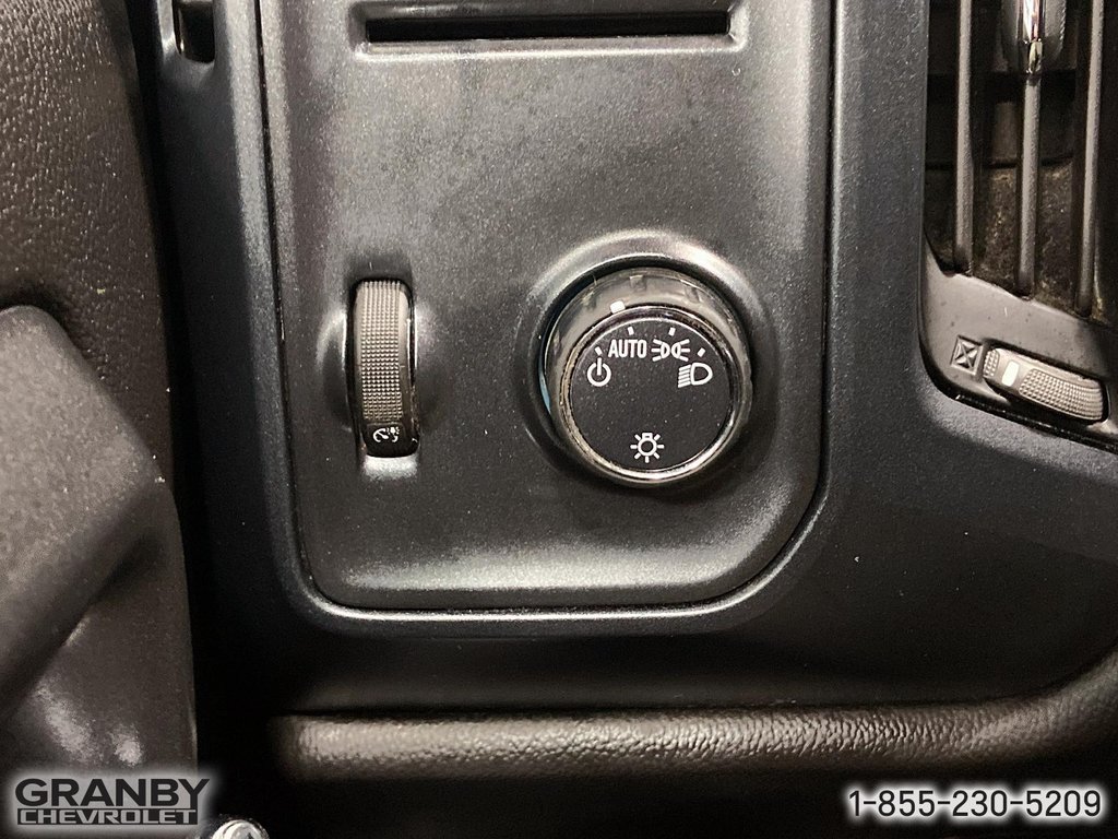 Chevrolet Silverado 1500 LD  2019 à Granby, Québec - 16 - w1024h768px