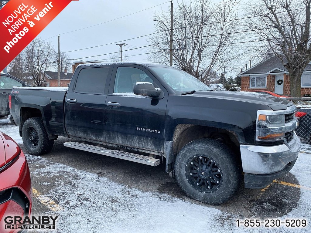 Chevrolet Silverado 1500  2016 à Granby, Québec - 1 - w1024h768px