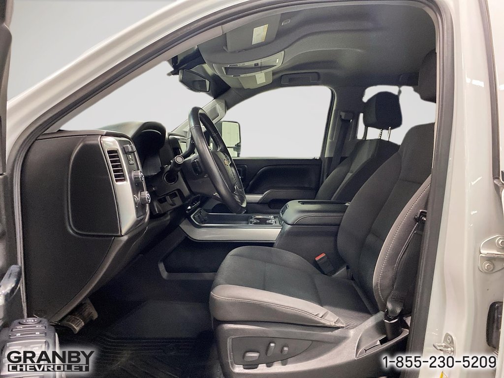 2018 Chevrolet Silverado 1500 in Granby, Quebec - 8 - w1024h768px
