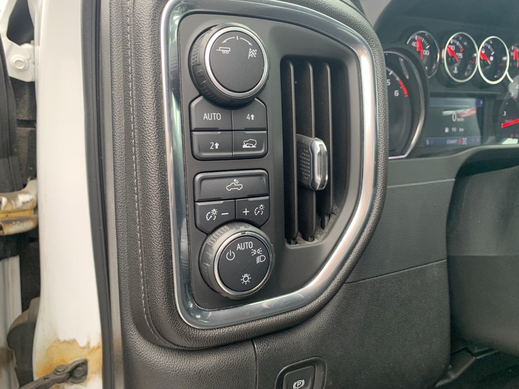 Chevrolet Silverado 1500  2019 à Granby, Québec - 12 - w1024h768px