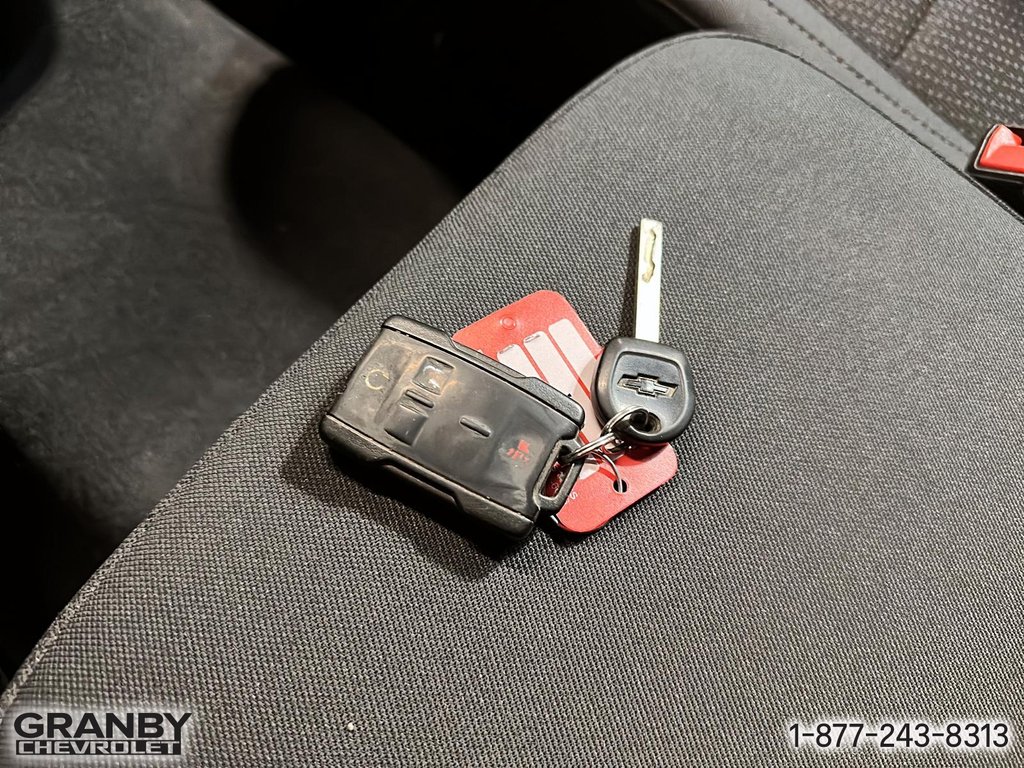 2019 Chevrolet Silverado 1500 Custom crewcab boite 6.6 moteur 5.3L in Granby, Quebec - 22 - w1024h768px