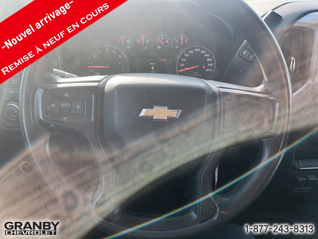 2019 Chevrolet Silverado 1500 Custom crewcab boite 6.6 moteur 5.3L in Granby, Quebec - 12 - w1024h768px
