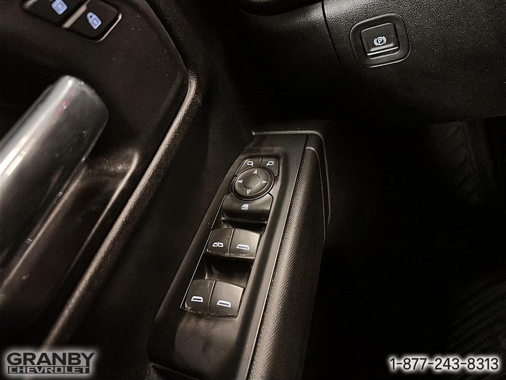 2019 Chevrolet Silverado 1500 Custom crewcab boite 6.6 moteur 5.3L in Granby, Quebec - 15 - w1024h768px