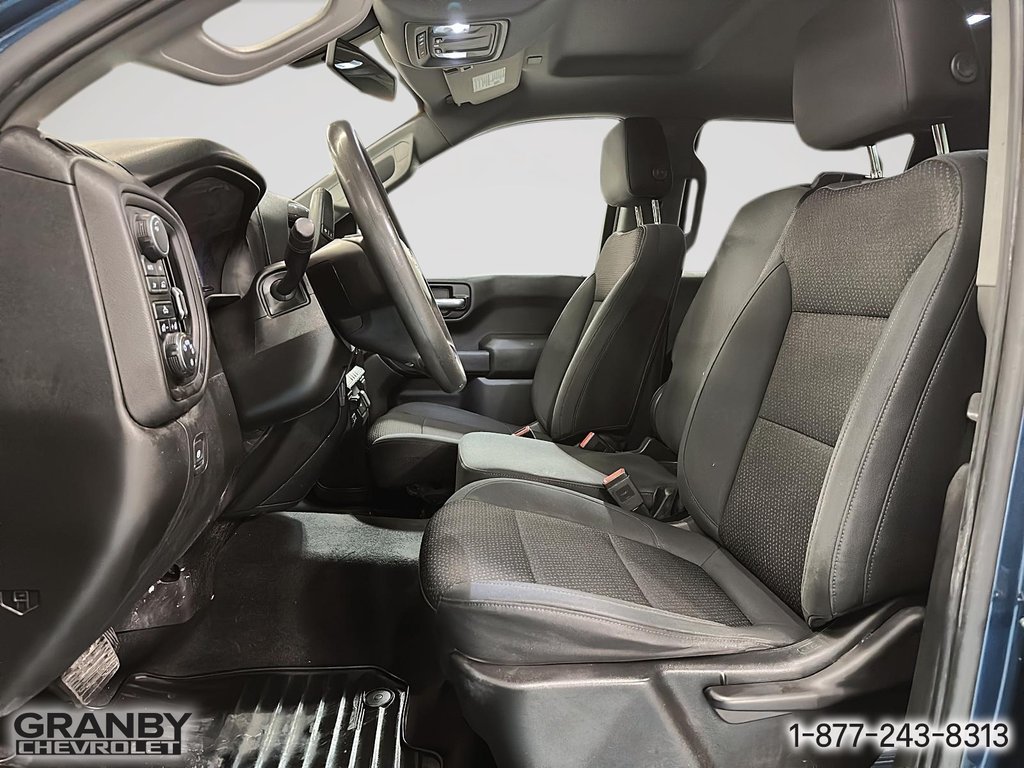 2019 Chevrolet Silverado 1500 Custom crewcab boite 6.6 moteur 5.3L in Granby, Quebec - 12 - w1024h768px