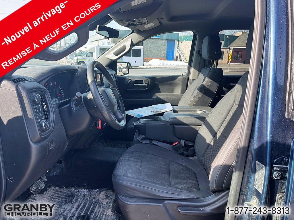 2019 Chevrolet Silverado 1500 Custom crewcab boite 6.6 moteur 5.3L in Granby, Quebec - 9 - w1024h768px