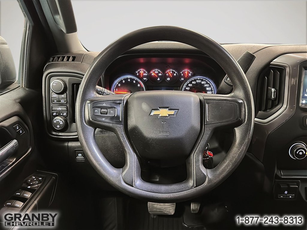 2019 Chevrolet Silverado 1500 Custom crewcab boite 6.6 moteur 5.3L in Granby, Quebec - 17 - w1024h768px