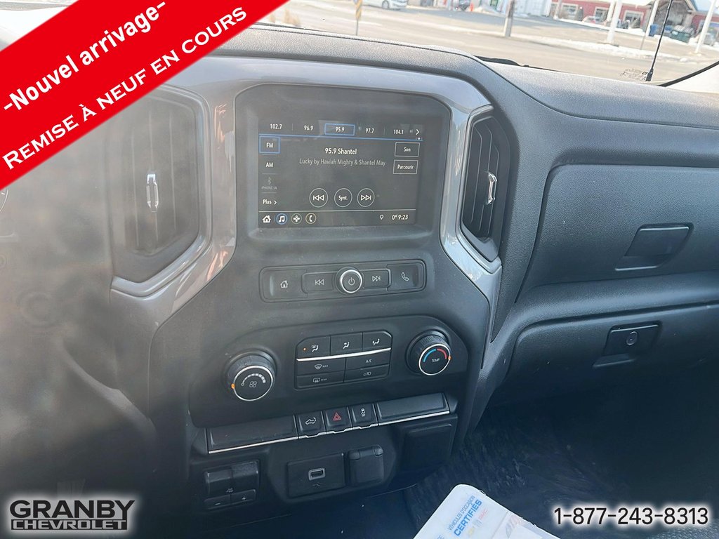 2019 Chevrolet Silverado 1500 Custom crewcab boite 6.6 moteur 5.3L in Granby, Quebec - 13 - w1024h768px