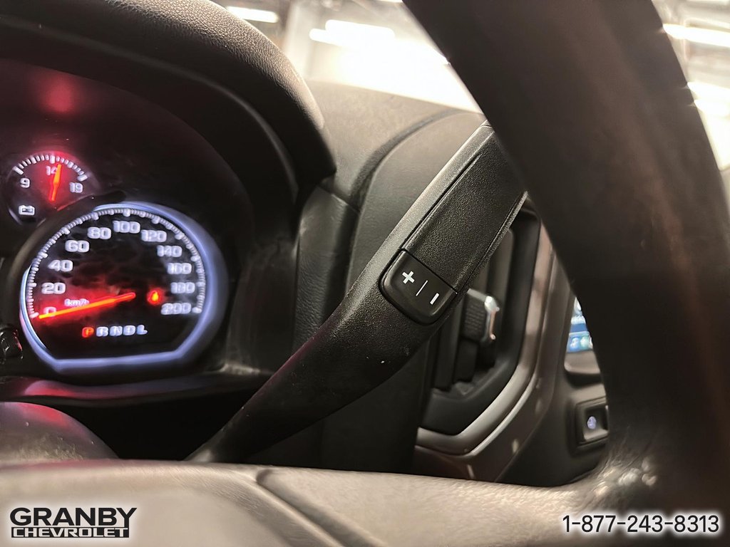 2019 Chevrolet Silverado 1500 Custom crewcab boite 6.6 moteur 5.3L in Granby, Quebec - 20 - w1024h768px