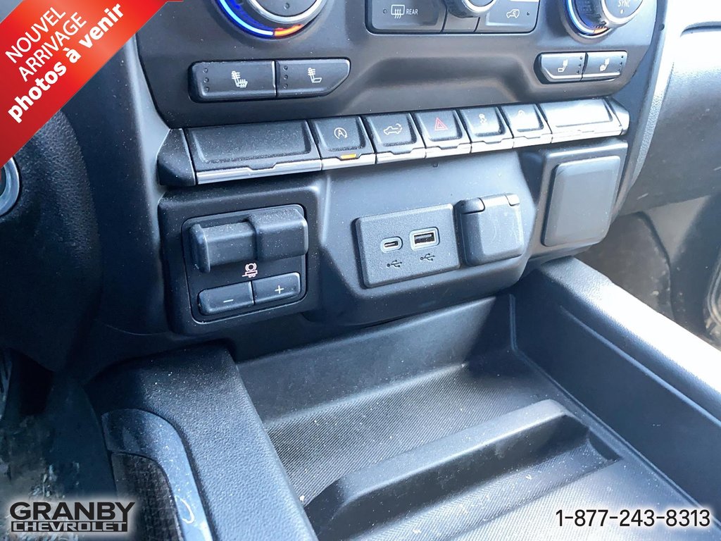2020 Chevrolet Silverado 1500 RST crewcab boite 6.6 moteur 5.3L in Granby, Quebec - 8 - w1024h768px