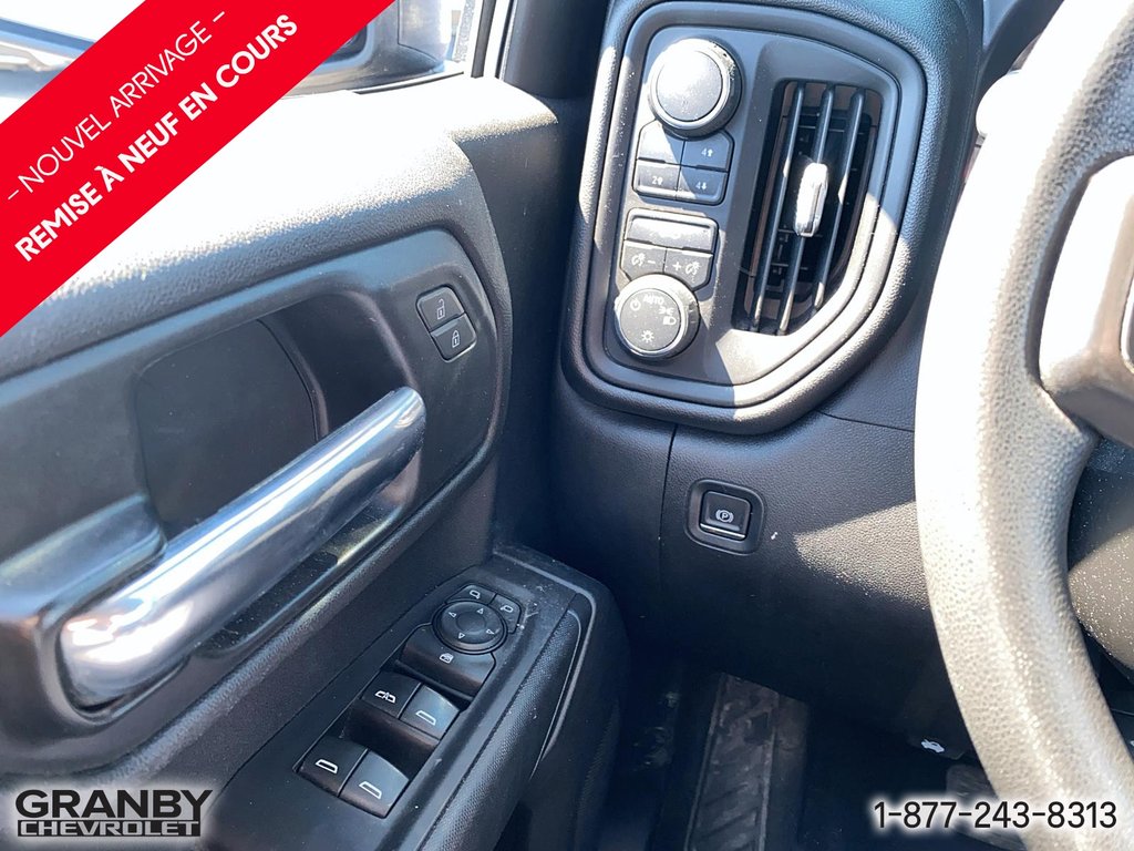 Chevrolet Silverado 1500  2020 à Granby, Québec - 11 - w1024h768px