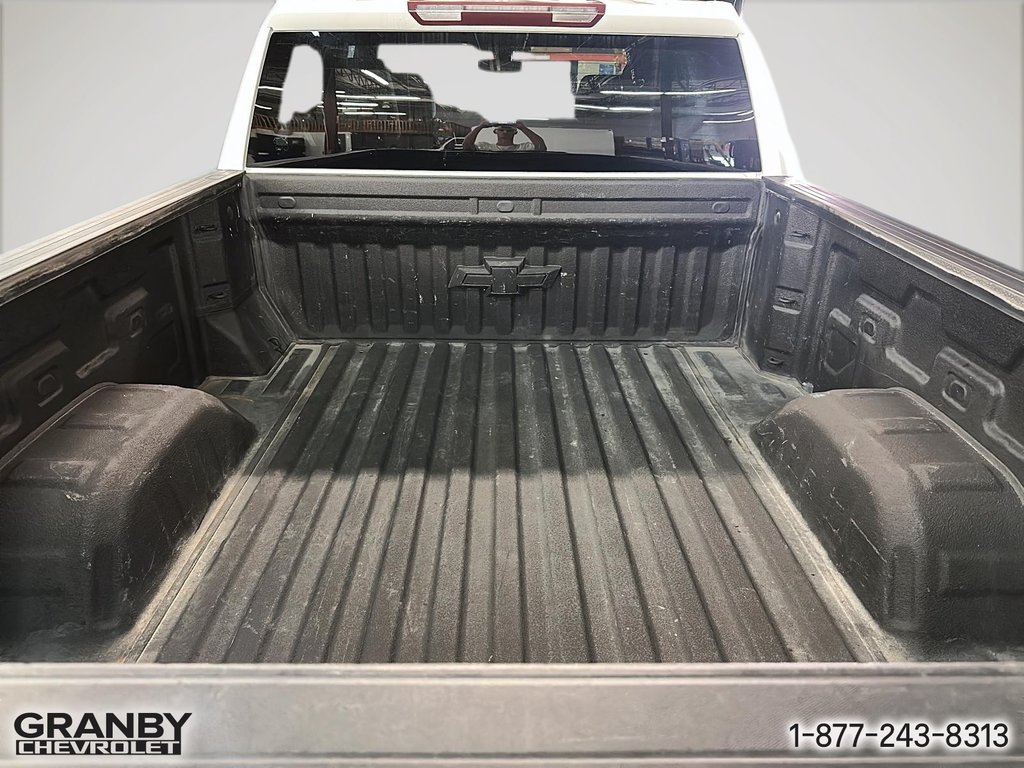 Chevrolet Silverado 1500 Custom crewcab boite 6.6 4cyl 2021 à Granby, Québec - 9 - w1024h768px