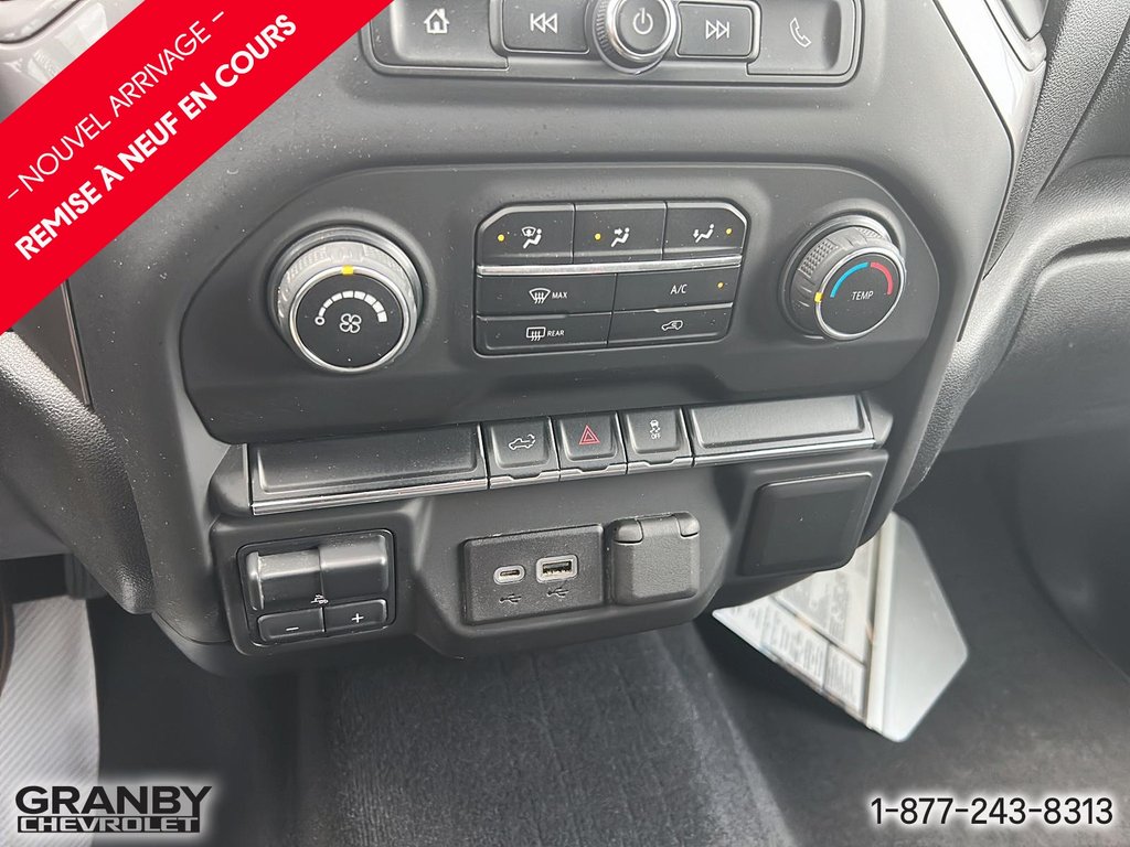 2021 Chevrolet Silverado 1500 in Granby, Quebec - 14 - w1024h768px