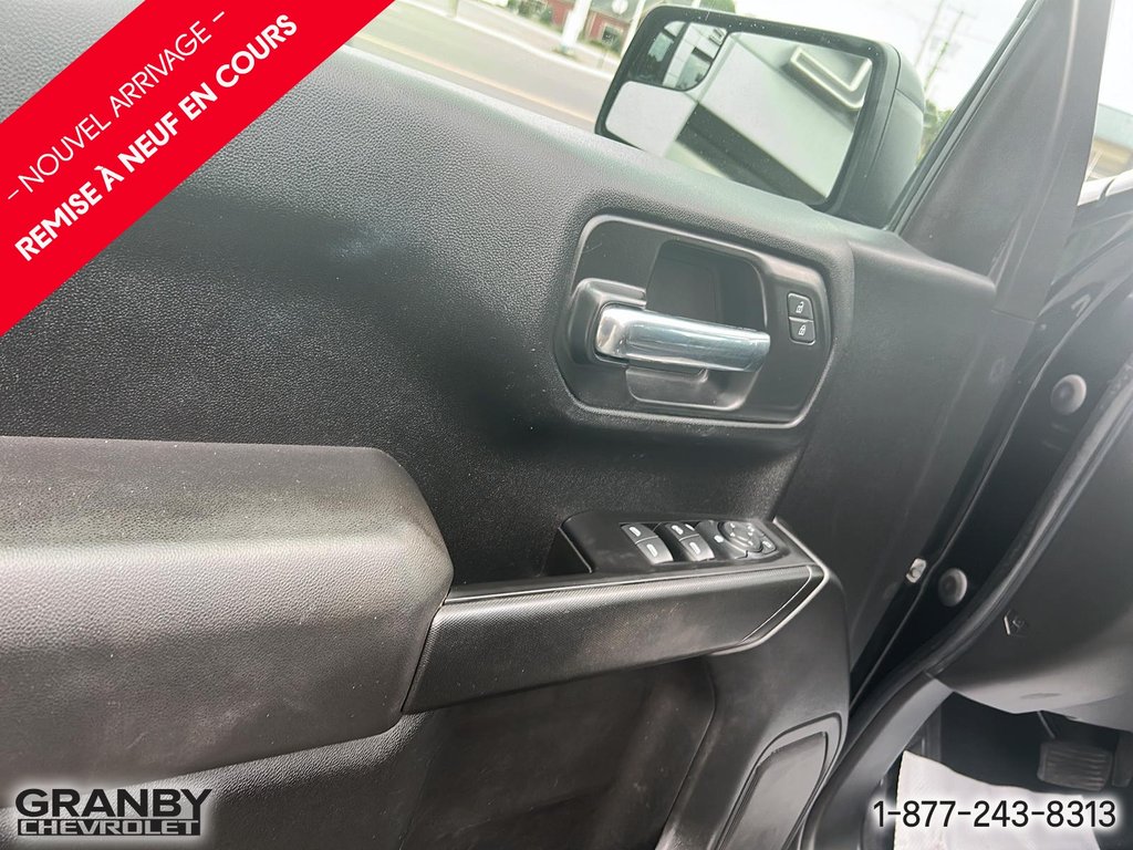 2021 Chevrolet Silverado 1500 in Granby, Quebec - 10 - w1024h768px