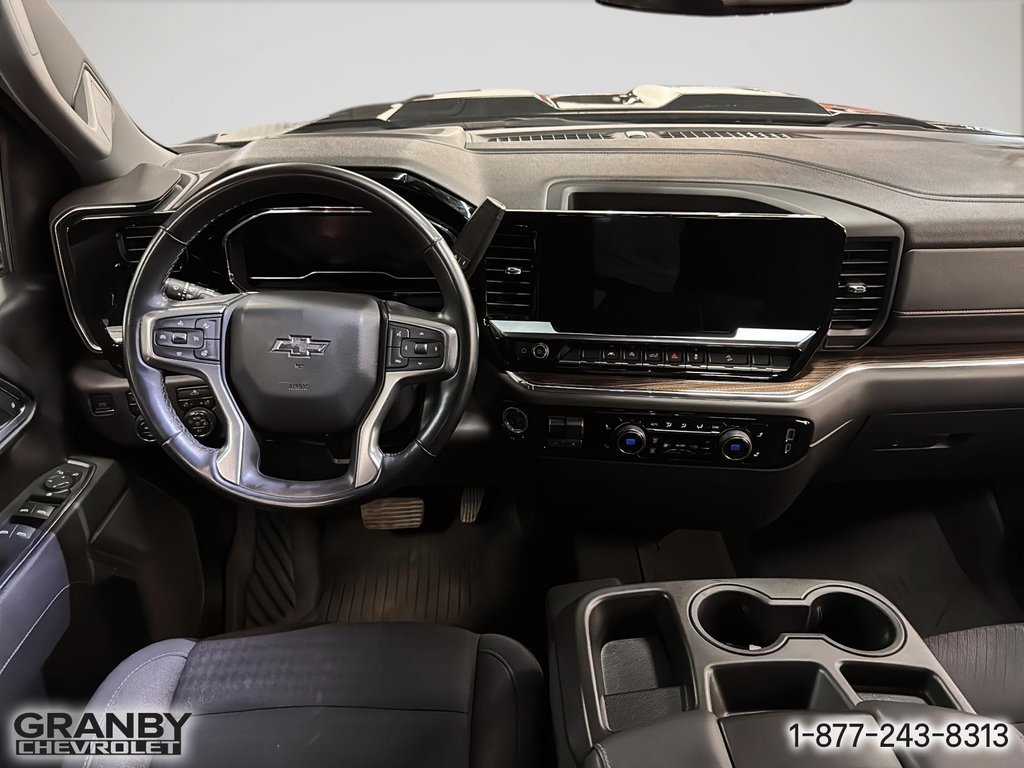 Chevrolet Silverado 1500  2023 à Granby, Québec - 13 - w1024h768px