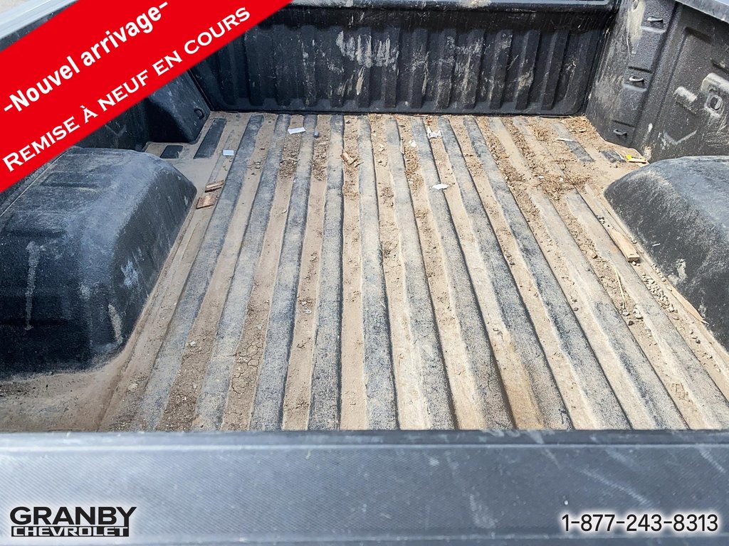 Chevrolet Silverado 1500 Custom crewcab boite 6.6 moteur 2.7L 2023 à Granby, Québec - 7 - w1024h768px