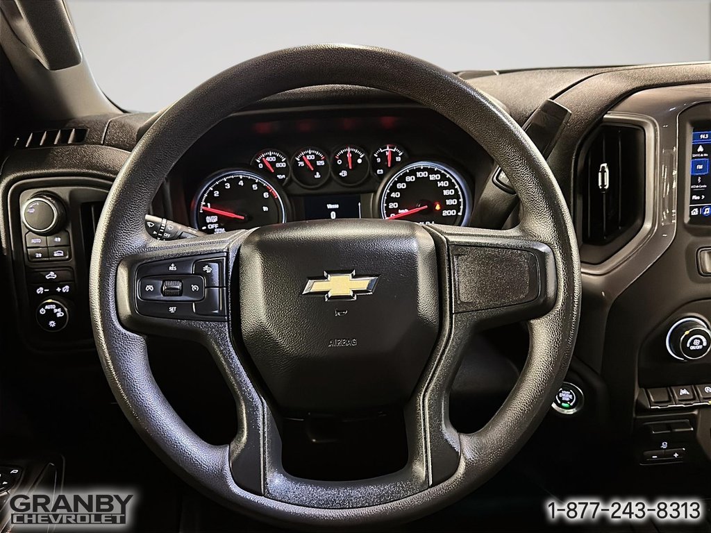 Chevrolet Silverado 1500  2023 à Granby, Québec - 15 - w1024h768px