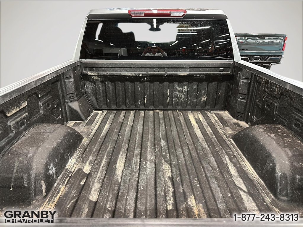 Chevrolet Silverado 1500  2023 à Granby, Québec - 9 - w1024h768px