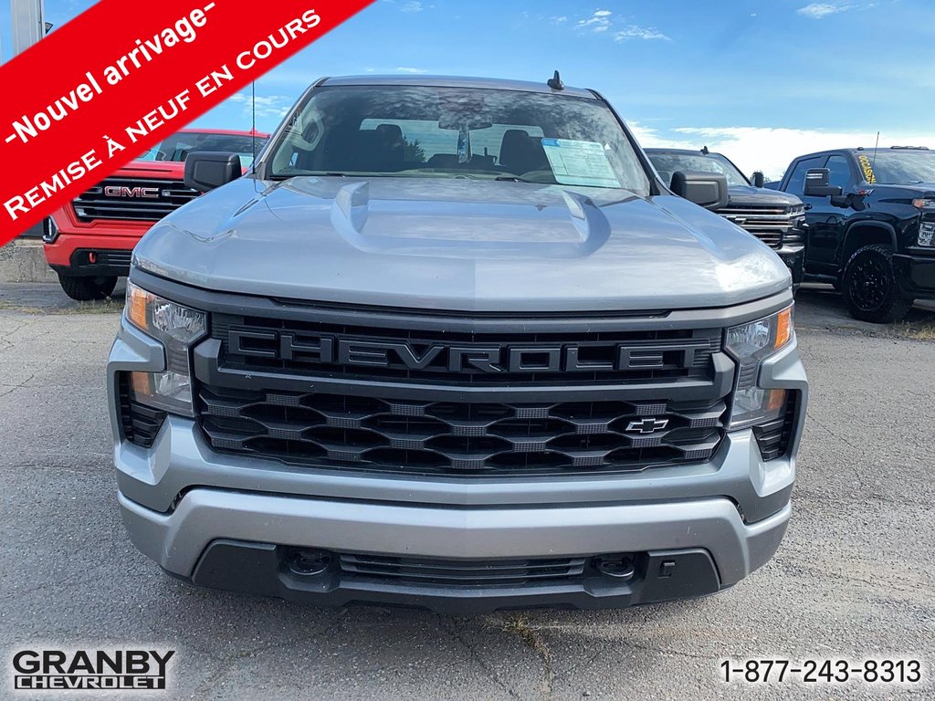Chevrolet Silverado 1500 Custom crewcab boite 6.6 moteur 2.7L 2023 à Granby, Québec - 2 - w1024h768px