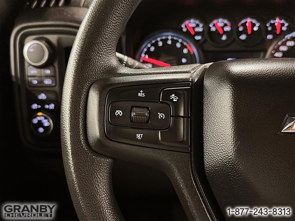 Chevrolet Silverado 1500  2023 à Granby, Québec - 21 - w1024h768px