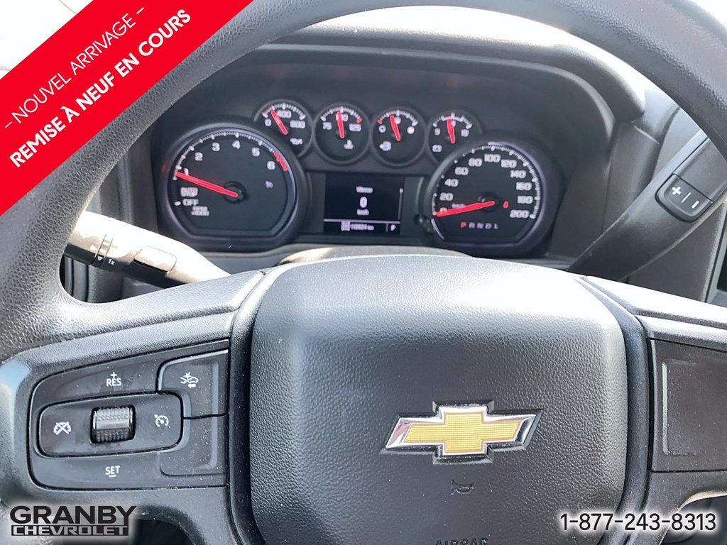 Chevrolet Silverado 1500  2023 à Granby, Québec - 11 - w1024h768px