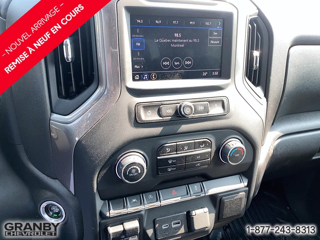 Chevrolet Silverado 1500  2023 à Granby, Québec - 12 - w1024h768px