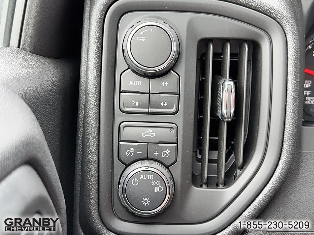 2024 Chevrolet Silverado 1500 in Granby, Quebec - 19 - w1024h768px