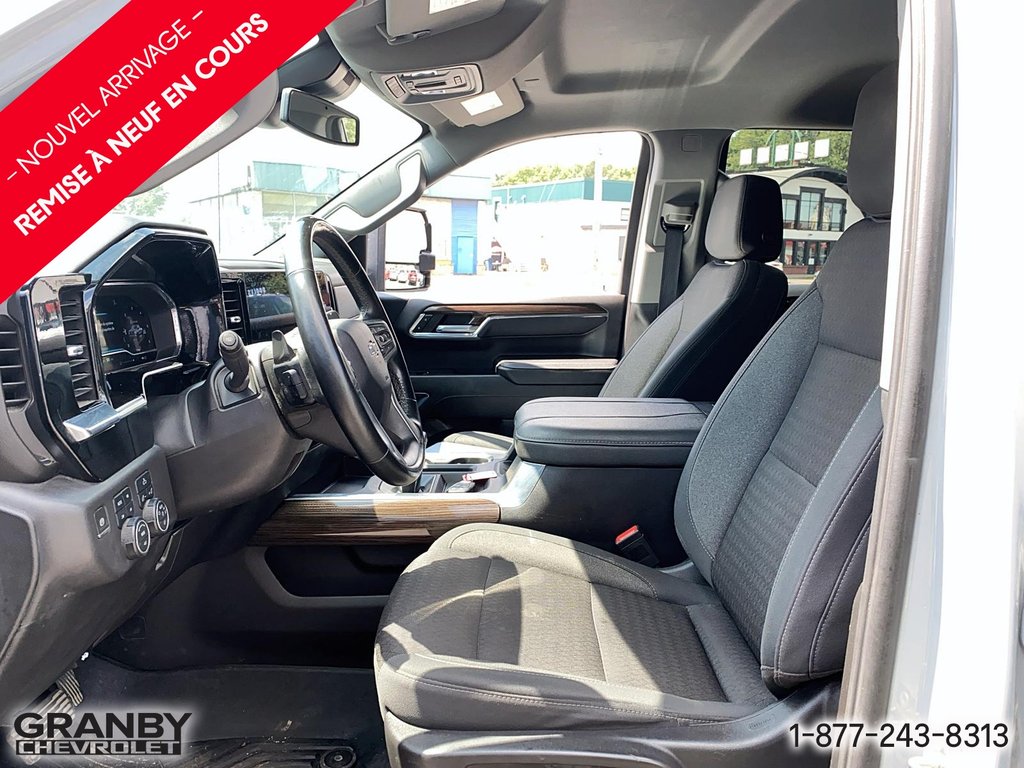 Chevrolet Silverado 1500 LT Trail Boss crewcab boite 6.6 diesel 2024 à Granby, Québec - 11 - w1024h768px