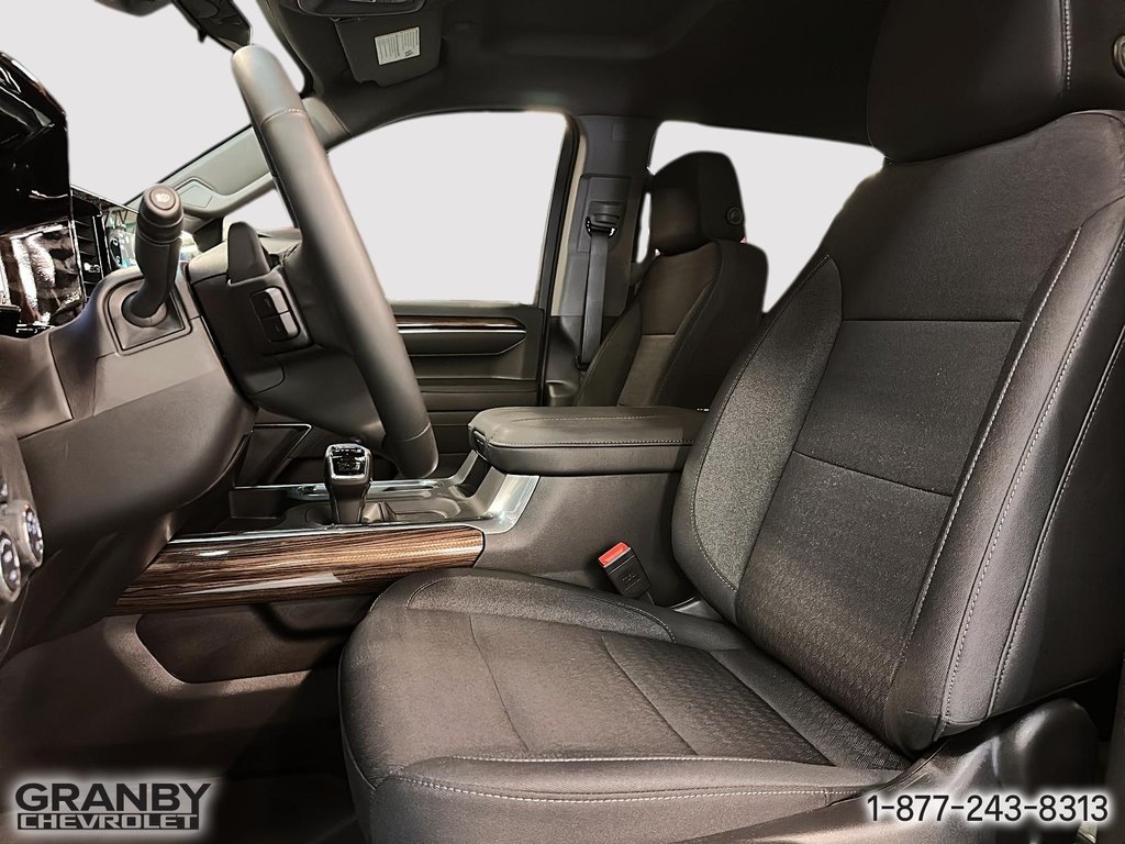 2025 Chevrolet Silverado 1500 in Granby, Quebec - 11 - w1024h768px