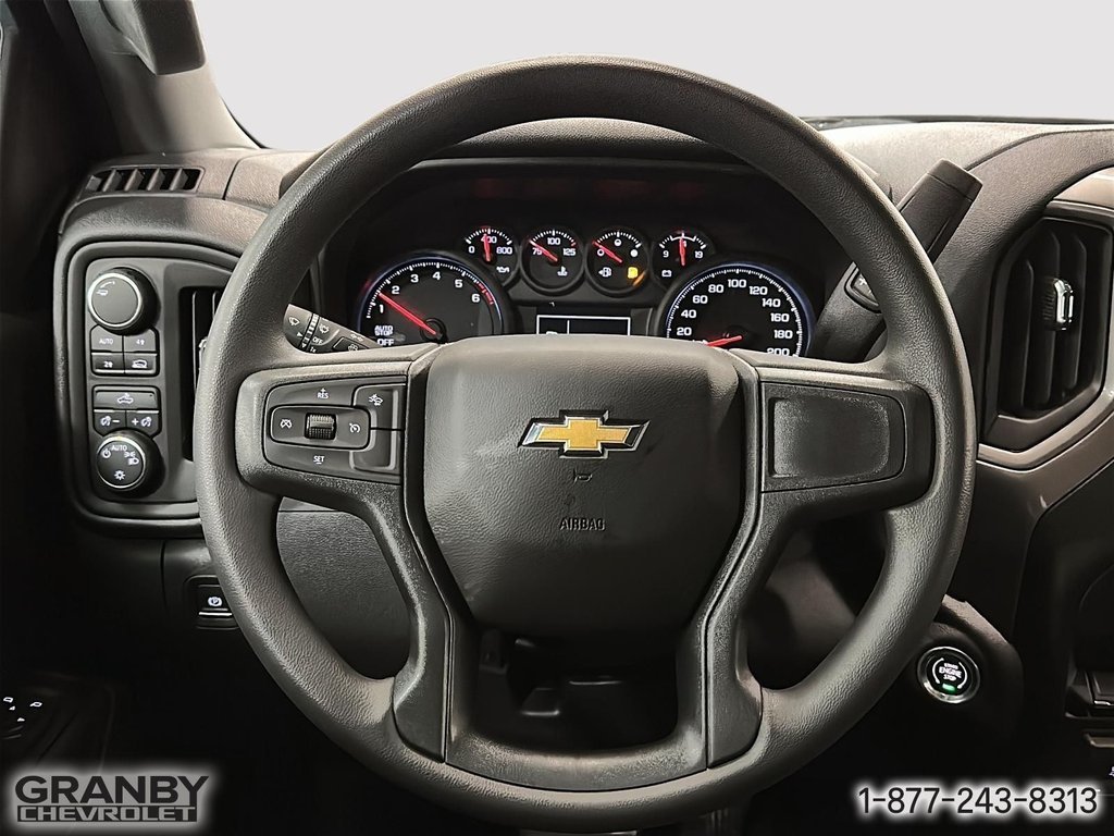 Chevrolet K1500 SILVERADO CREW CAB CUSTOM STD/BOX (1CX)  2026 à Granby, Québec - 14 - w1024h768px
